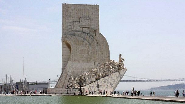 Памятник Первооткрывателям Памятник Первооткрывателям