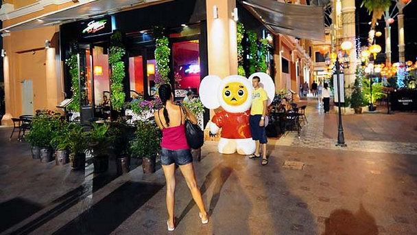 Кафе в торговом центре Джанг Цейлон на Пхукет Кафе в торговом центре Джанг Цейлон на Пхукет