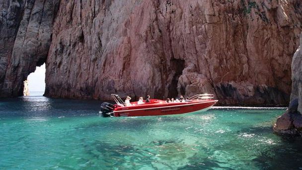 Прогулки на катере с Corse Adrenaline Прогулки на катере с Corse Adrenaline