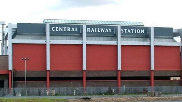 Центральный железнодорожный вокзал Белфаста в Северной Ирландии Центральный железнодорожный вокзал Белфаста в Северной Ирландии