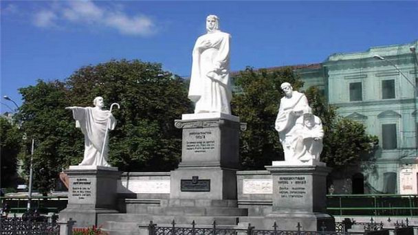 Памятник княгине Ольге Памятник княгине Ольге