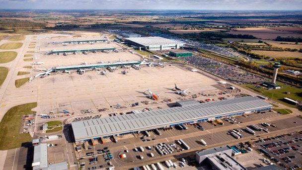 Аэропорт Лондон-Станстед в Англии Аэропорт Лондон-Станстед в Англии