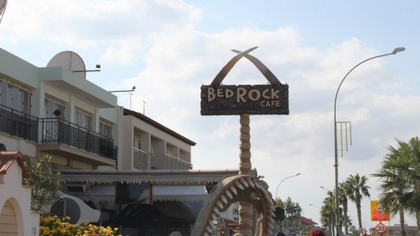 Кафе Bedrock в Айя-Напе Кафе Bedrock в Айя-Напе