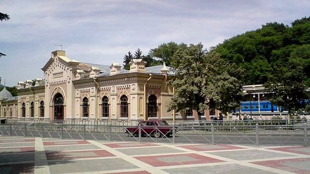 Железнодорожный вокзал Кисловодска Железнодорожный вокзал Кисловодска