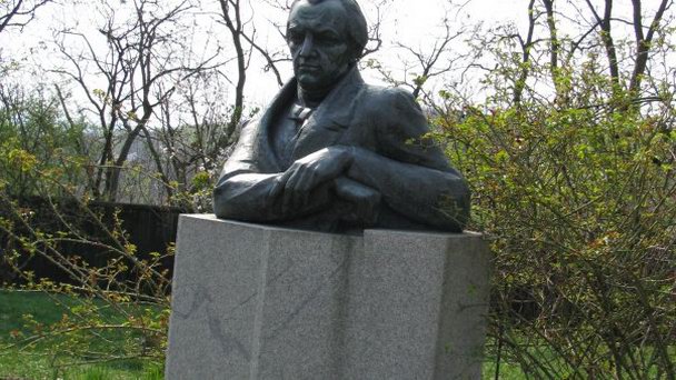 Памятник И.П. Котляревскому в Полтаве Памятник И.П. Котляревскому в Полтаве