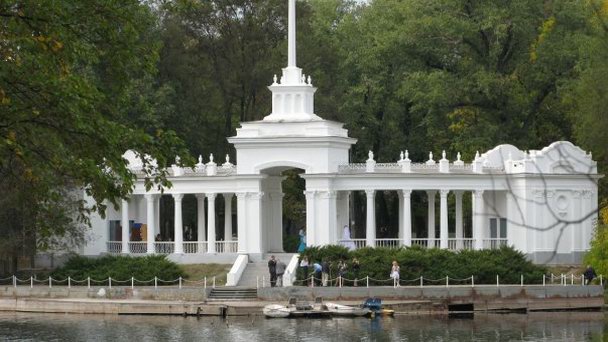 Лодочная станция в парке им. газеты Правда Лодочная станция в парке им. газеты Правда