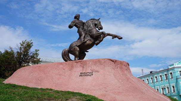Памятник богатырю Евпатию Коловрату Памятник богатырю Евпатию Коловрату