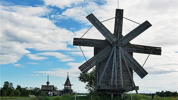 Восьмикрылая ветряная мельница на Кижах Восьмикрылая ветряная мельница на Кижах