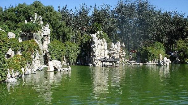 Парк Longtan Lake в Пекине Парк Longtan Lake в Пекине