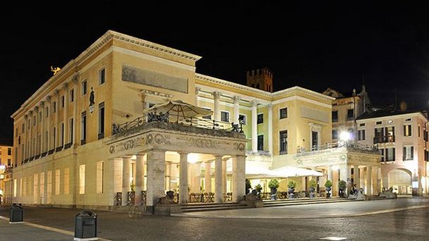 Кафе без дверей в Венето Кафе без дверей в Венето