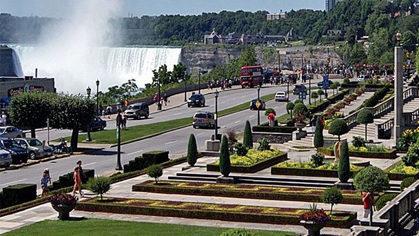 Сад Oakes Garden Theatre в Онтарио Сад Oakes Garden Theatre в Онтарио