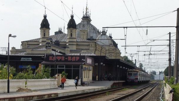 Жмеринский железнодорожный вокзал в Виннице Жмеринский железнодорожный вокзал в Виннице