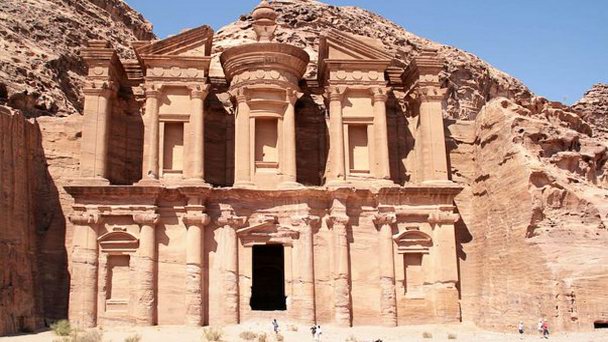 Монастырь Al Deir Монастырь Al Deir