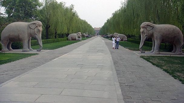 Аллея духов в Пекине Аллея духов в Пекине