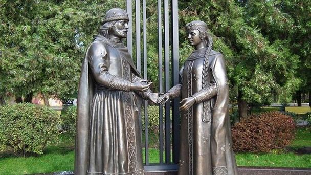Памятник Петру и Февронии Муромским Памятник Петру и Февронии Муромским