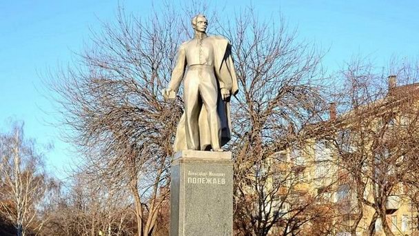 Памятник А.И. Полежаеву Памятник А.И. Полежаеву