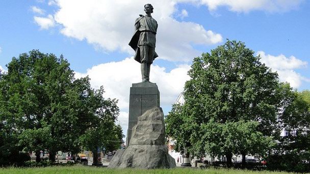 Сквер на площади А.М. Горького в Нижнем Новгороде Сквер на площади А.М. Горького в Нижнем Новгороде