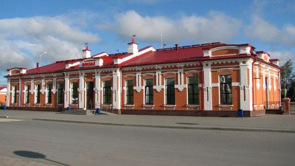 Главное здание железнодорожного вокзала в Тюмени Главное здание железнодорожного вокзала в Тюмени