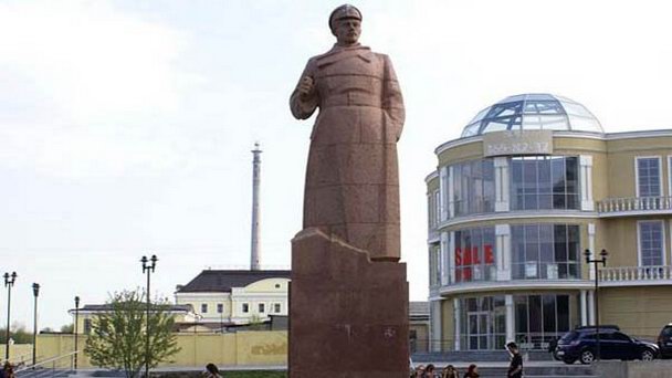 Памятник революционеру И.М.Малышеву Памятник революционеру И.М.Малышеву