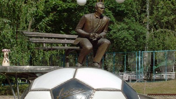 Памятник Лобановскому Памятник Лобановскому