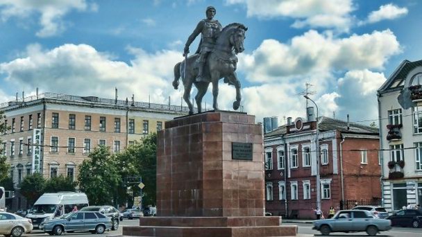 Памятник князю Олегу Рязанскому Памятник князю Олегу Рязанскому