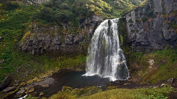 Спокойный водопад на Камчатке Спокойный водопад на Камчатке