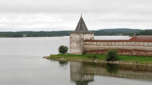Свиточная башня Кирилло-Белозерского монастыря Свиточная башня Кирилло-Белозерского монастыря