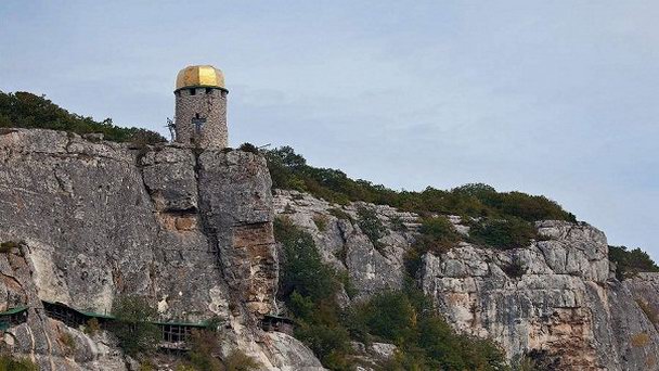 Пещерный монастырь Шулдан в Бахчисарае Пещерный монастырь Шулдан в Бахчисарае