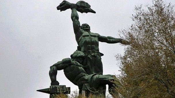 Памятник стачке 1902 года «Преемственность поколений» Памятник стачке 1902 года «Преемственность поколений»