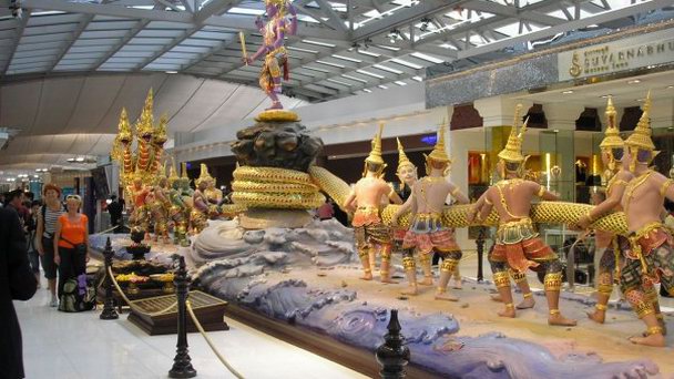 Аэропорт Суварнабхуми в Бангкоке Аэропорт Суварнабхуми в Бангкоке