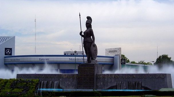 Фонтан La Minerva в Гвадалахаре Фонтан La Minerva в Гвадалахаре