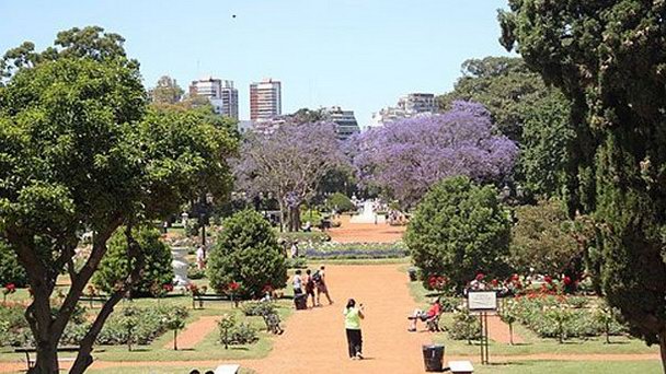 Парк Третьего Февраля в Буэнос-Айресе Парк Третьего Февраля в Буэнос-Айресе