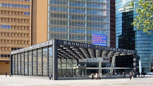 Станция метро «Потсдамер Платц» в Берлине Станция метро «Потсдамер Платц» в Берлине