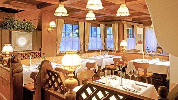 Ресторан Arabella Sheraton Hotel Waldhuus в Граубюндене Ресторан Arabella Sheraton Hotel Waldhuus в Граубюндене