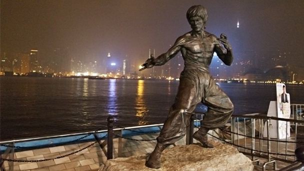 Памятник Брюсу Ли в Гонконге Памятник Брюсу Ли в Гонконге