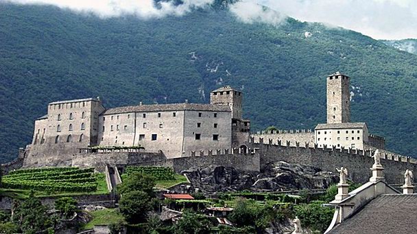 Замок Монтебелло Замок Монтебелло