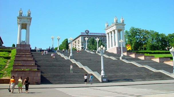 Центральная набережная в Волгограде Центральная набережная в Волгограде