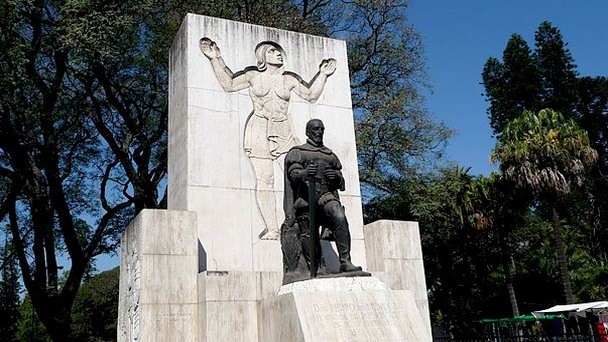 Парк Лесама в Буэнос-Айресе Парк Лесама в Буэнос-Айресе