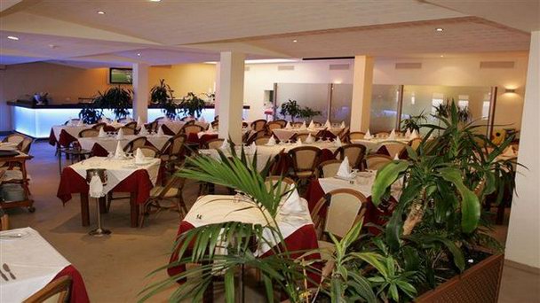 Кафе Praia do Tamariz на Лиссабонской Ривьере Кафе Praia do Tamariz на Лиссабонской Ривьере