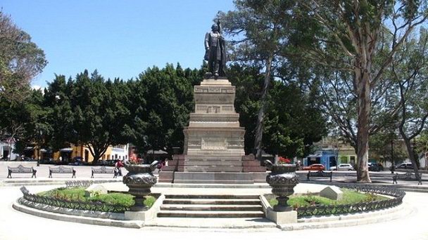 Парк Хуареса Эль Ллано в Оахаке Парк Хуареса Эль Ллано в Оахаке