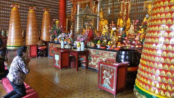 Монастырь десяти тысяч Будд (фото)