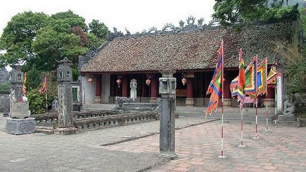 Храмы императоров Динь и Ле в Ниньбине Храмы императоров Динь и Ле в Ниньбине