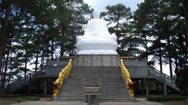 Храм Thich Ca Phat Dai в Вунг Тау Храм Thich Ca Phat Dai в Вунг Тау